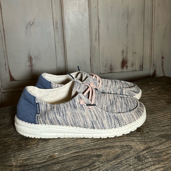 Hey Dude Shoes - Hey Dude Womens Wendy Sox light pink size 8